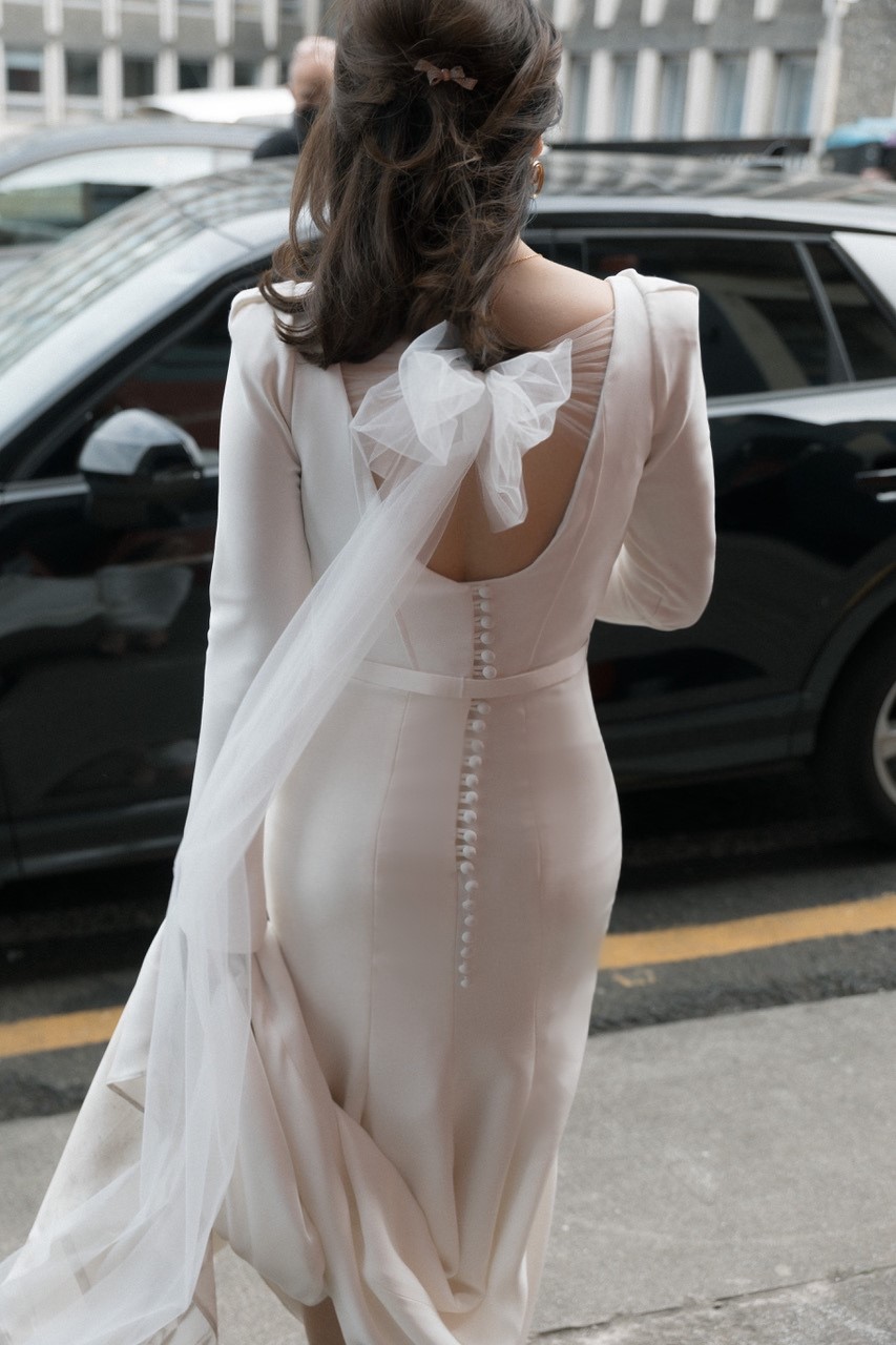 sophisticated city wedding, back view 