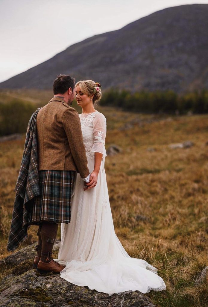 bride and groom in the scottish highlands