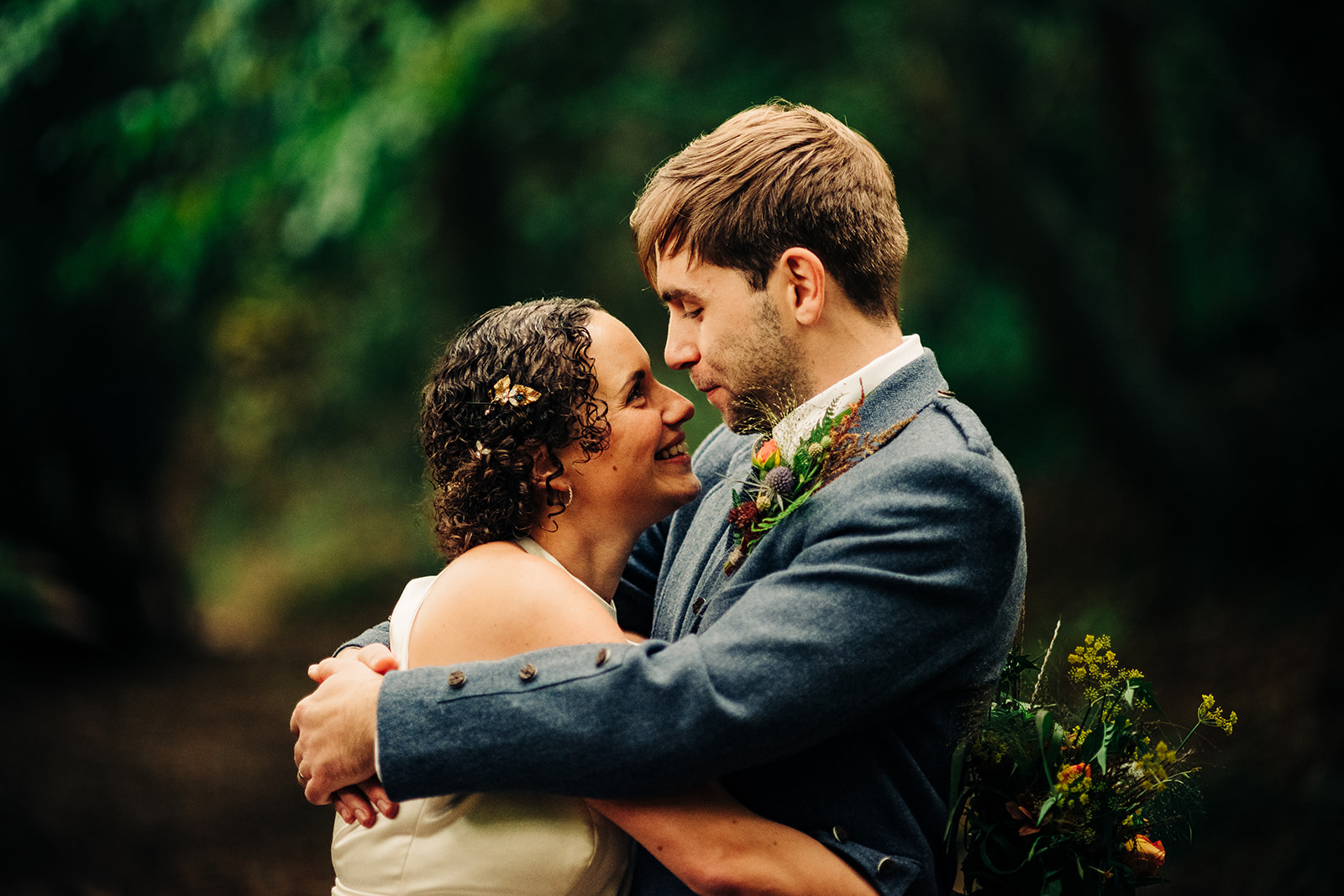 bride and groom autumn wedding